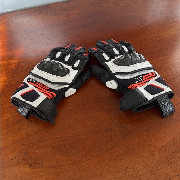 Alpinestars SP X Air Carbon V2 Gloves - Black, White, and Red - Picture 4 of 4
